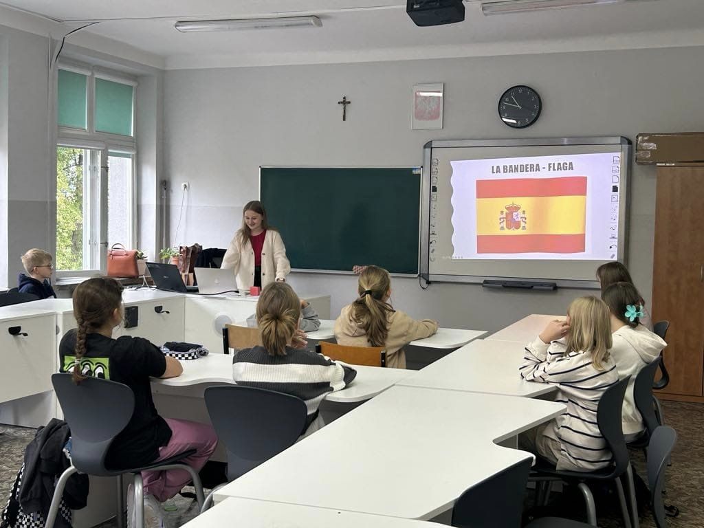 Ikona do artykułu: Lekcja hiszpańskiego w klasie 4 c.